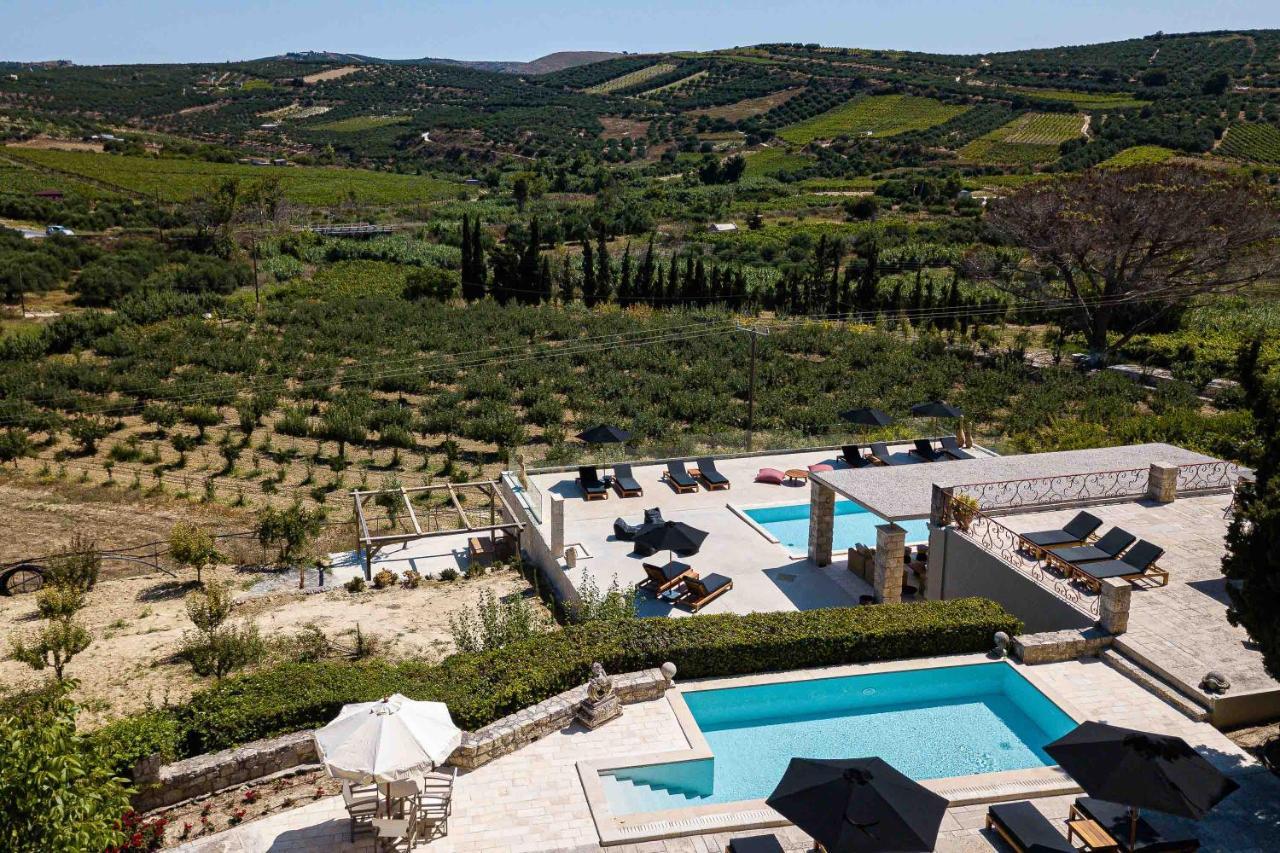 Villa Mantilari Wine Estate 7 Apartments 2 Private Pools 1 Heated Tennis Court Fitness Center Archanes Eksteriør billede
