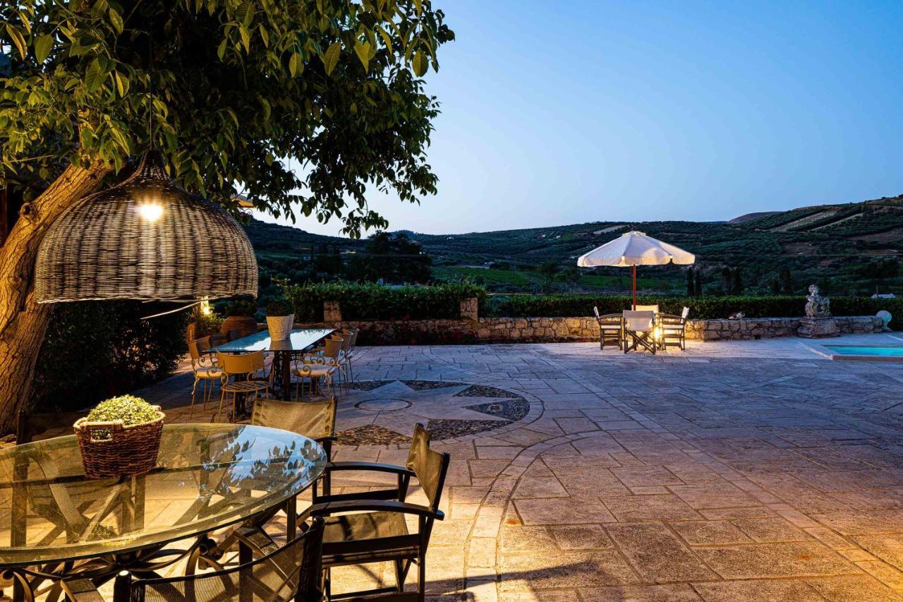 Villa Mantilari Wine Estate 7 Apartments 2 Private Pools 1 Heated Tennis Court Fitness Center Archanes Eksteriør billede