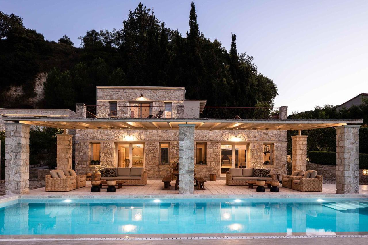 Villa Mantilari Wine Estate 7 Apartments 2 Private Pools 1 Heated Tennis Court Fitness Center Archanes Eksteriør billede