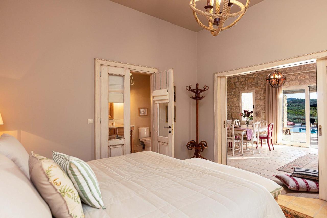 Villa Mantilari Wine Estate 7 Apartments 2 Private Pools 1 Heated Tennis Court Fitness Center Archanes Eksteriør billede