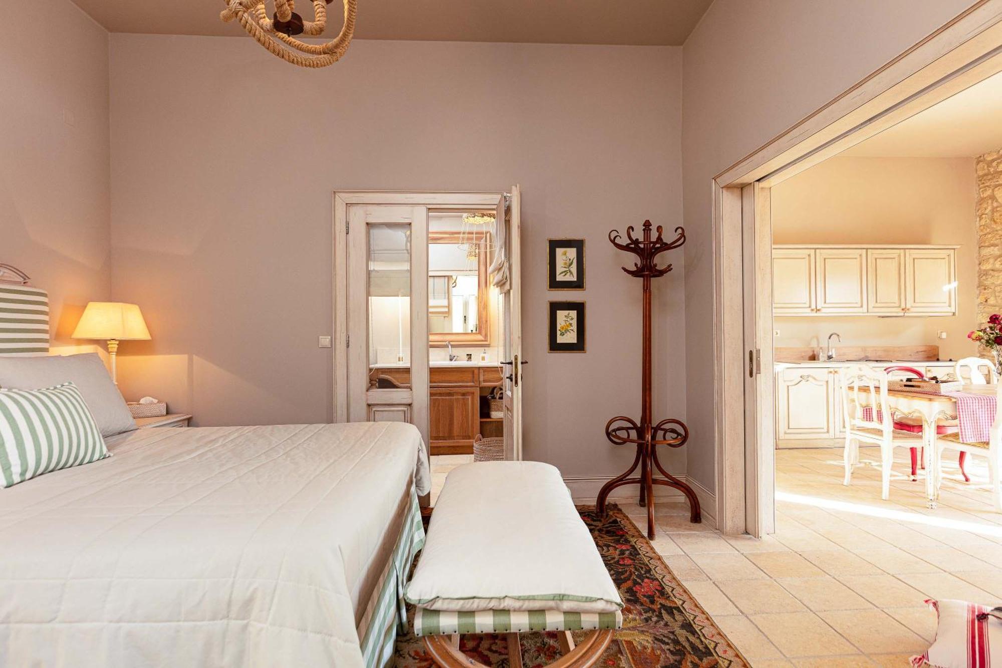 Villa Mantilari Wine Estate 7 Apartments 2 Private Pools 1 Heated Tennis Court Fitness Center Archanes Værelse billede